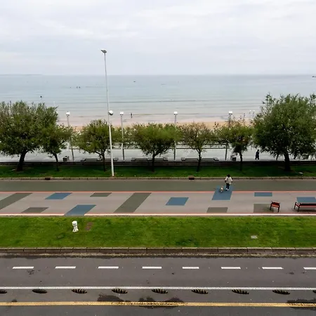 Gran En Primera Linea De Playa Apartmán Gijón