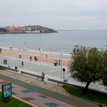 Gran En Primera Linea De Playa Apartment Gijon