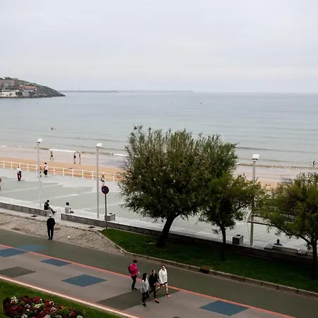 Gran En Primera Linea De Playa Apartment Gijon