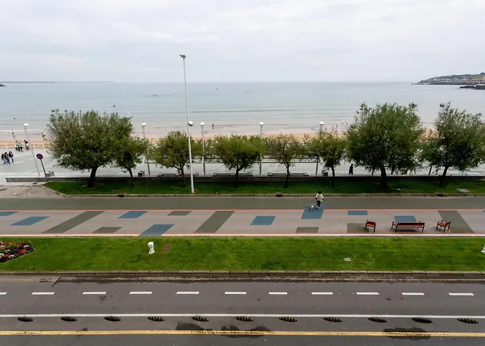 Gran En Primera Linea De Playa Apartment Gijon